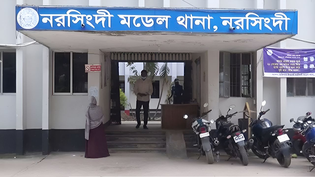 নরসিংদীতে স্কুল শিক্ষকের বিরুদ্ধে যৌন হয়রানি সহ নানা অভিযোগ 