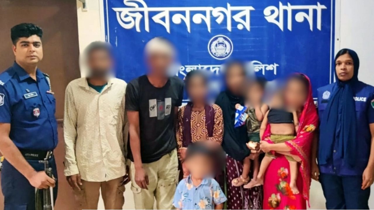 চুয়াডাঙ্গা সীমান্ত দিয়ে পাচার চেষ্টাকালে ৮ বাংলাদেশি উদ্ধার, আটক ২