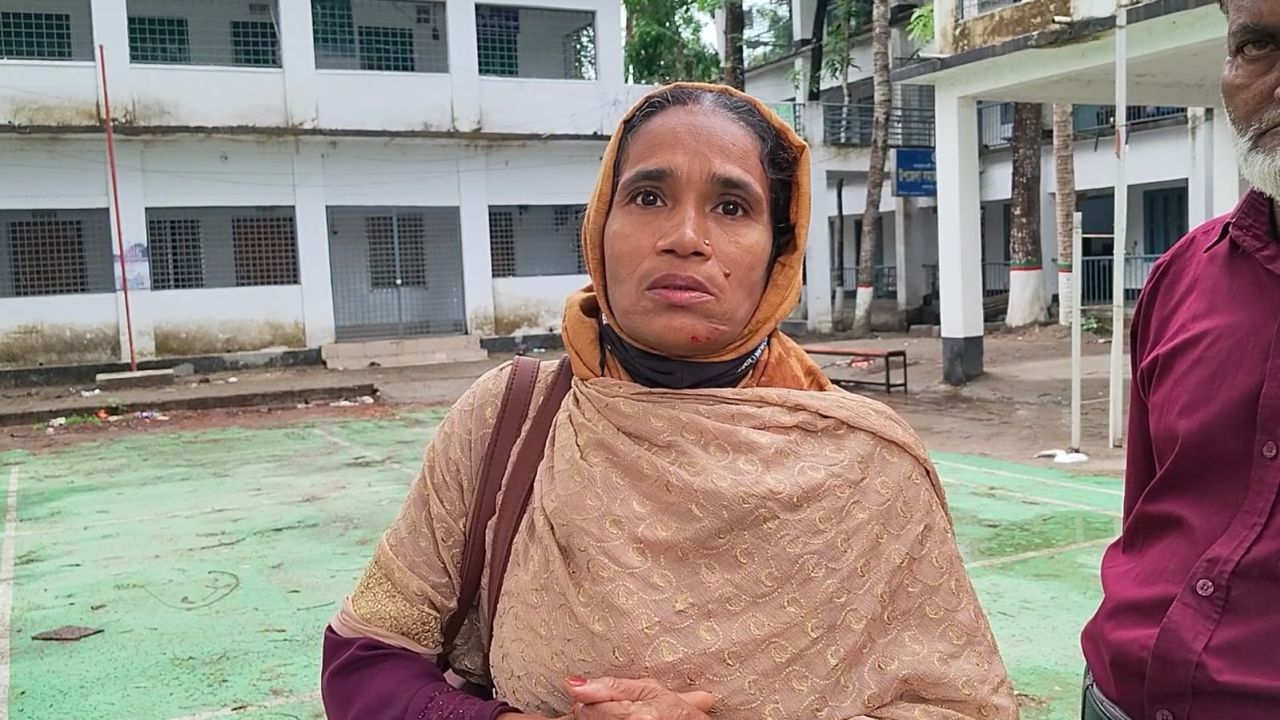 রাজাপুরে যুব উন্নয়ন কর্মকর্তার বিরুদ্ধে অফিস সহকারীর স্ত্রীকে মারধরের অভিযোগ