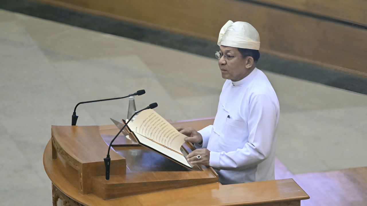 মিয়ানমারের নতুন প্রেসিডেন্ট হিসেবে শপথ নিলেন জান্তাপ্রধান মিন অং হ্লাইং