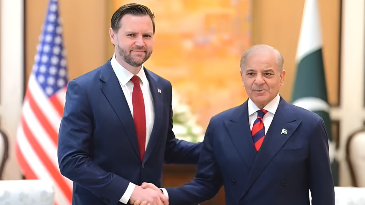 বৈঠকে বসেছেন শাহবাজ শরিফ ও জেডি ভ্যান্স 