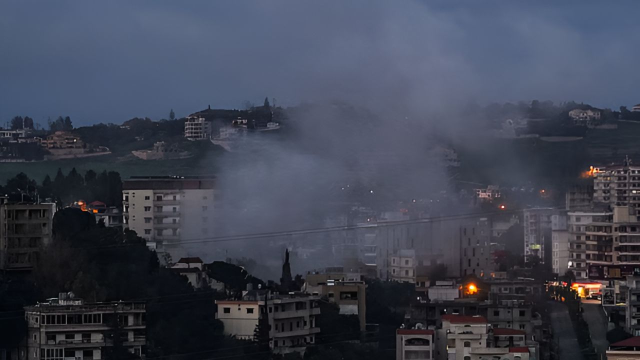 লেবাননের দক্ষিণে ইসরায়েলি বিমান হামলা, ফসফরাস শেল নিক্ষেপ