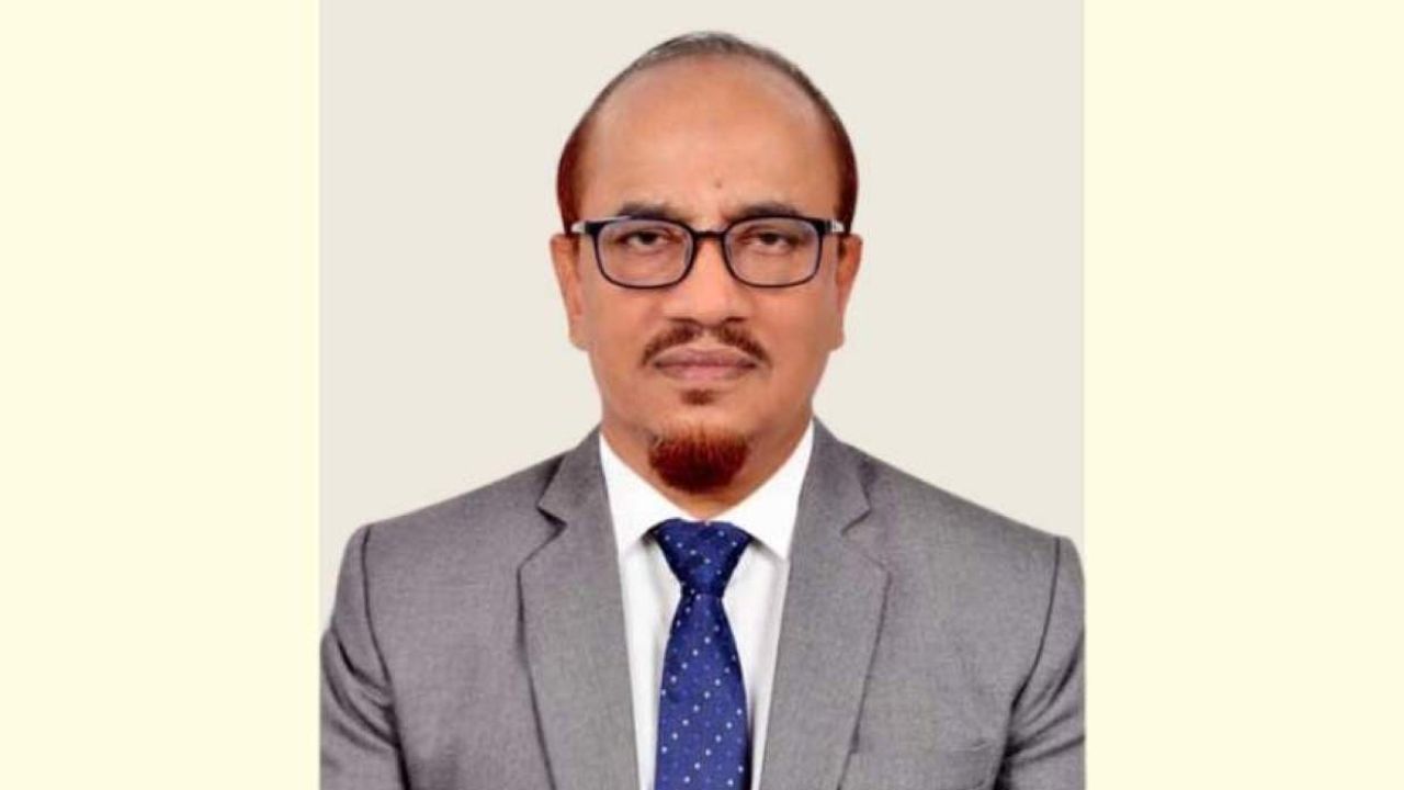 মুমেক অধ্যক্ষকে ঢামেকে বদলি