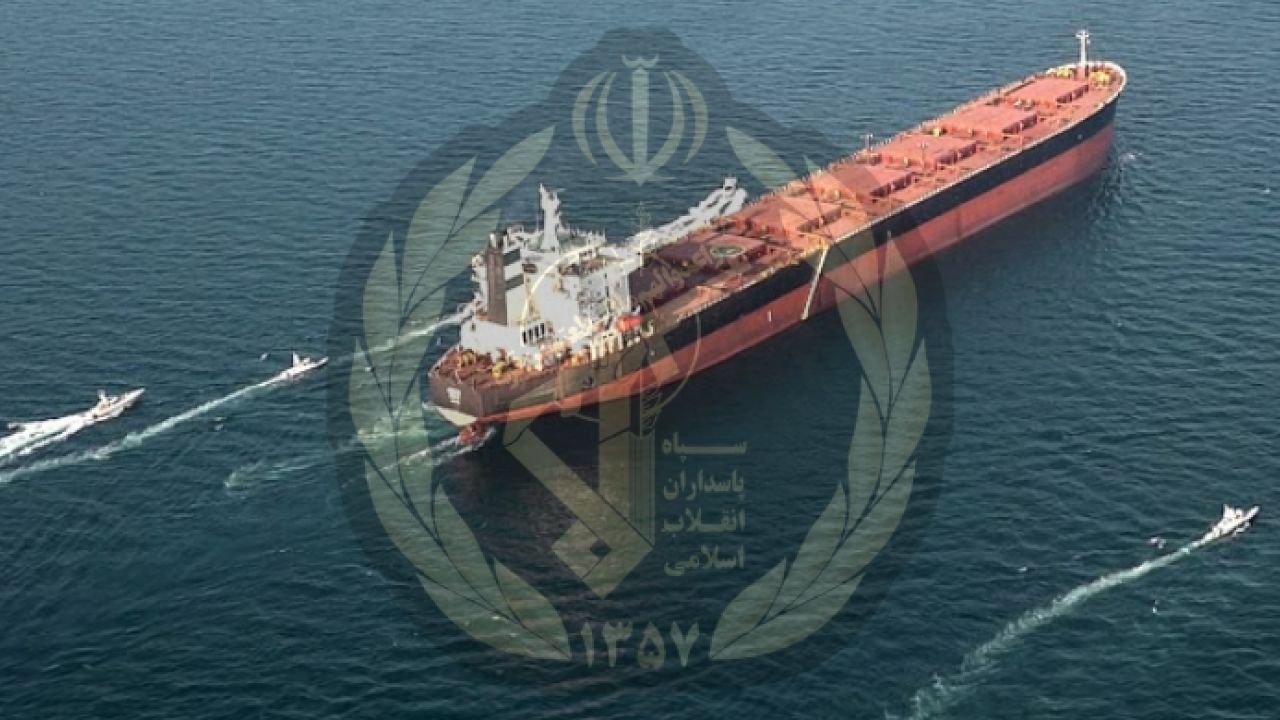 হরমুজে ফি দিয়েও চলবে না জাহাজ, নিষেধাজ্ঞা অমান্য করলেই হামলা