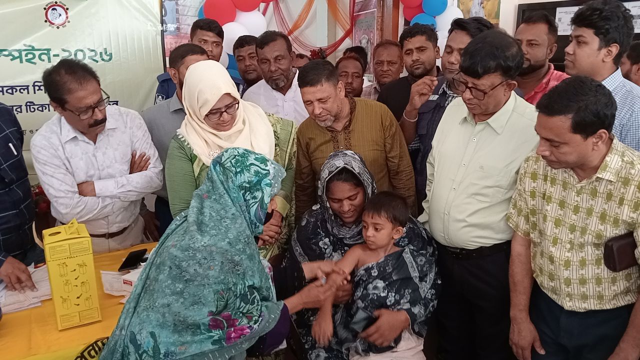 সাতক্ষীরায় হাম রুবেলা টিকাদান ক্যাম্পেইন'র উদ্বোধন