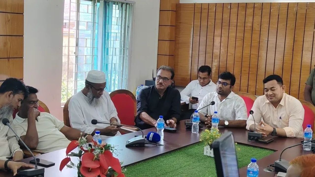 সন্দ্বীপ-চট্টগ্রাম রুটে স্পিডবোট ভাড়া ৩০০ টাকা নির্ধারণ, ফিরল স্বস্তি