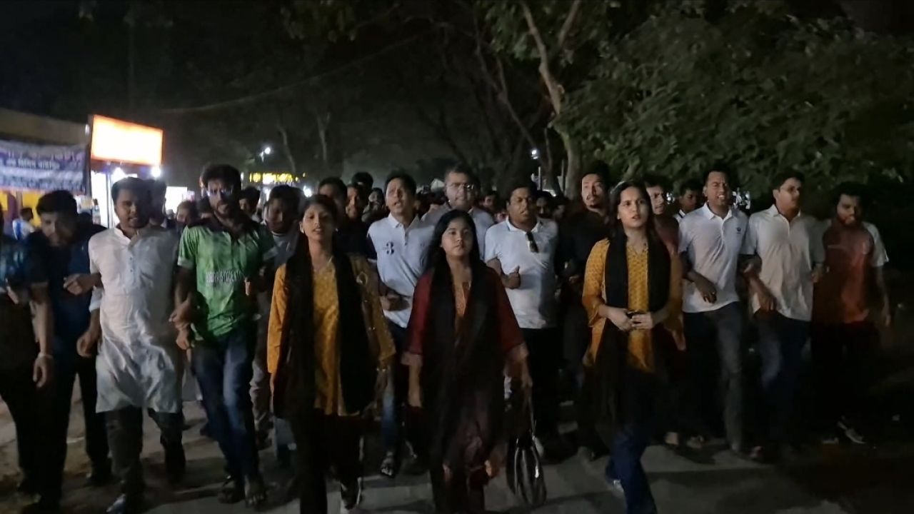 শিবিরের হামলার প্রতিবাদে উত্তাল জাবি ক্যাম্পাস