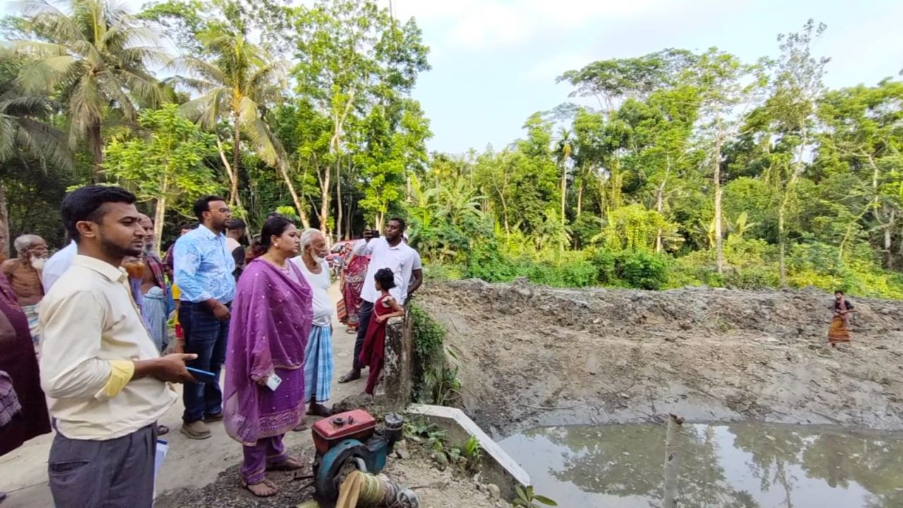 রাজাপুরে খাল পুনঃখননে অনিয়ম পেলেন ইউএনও