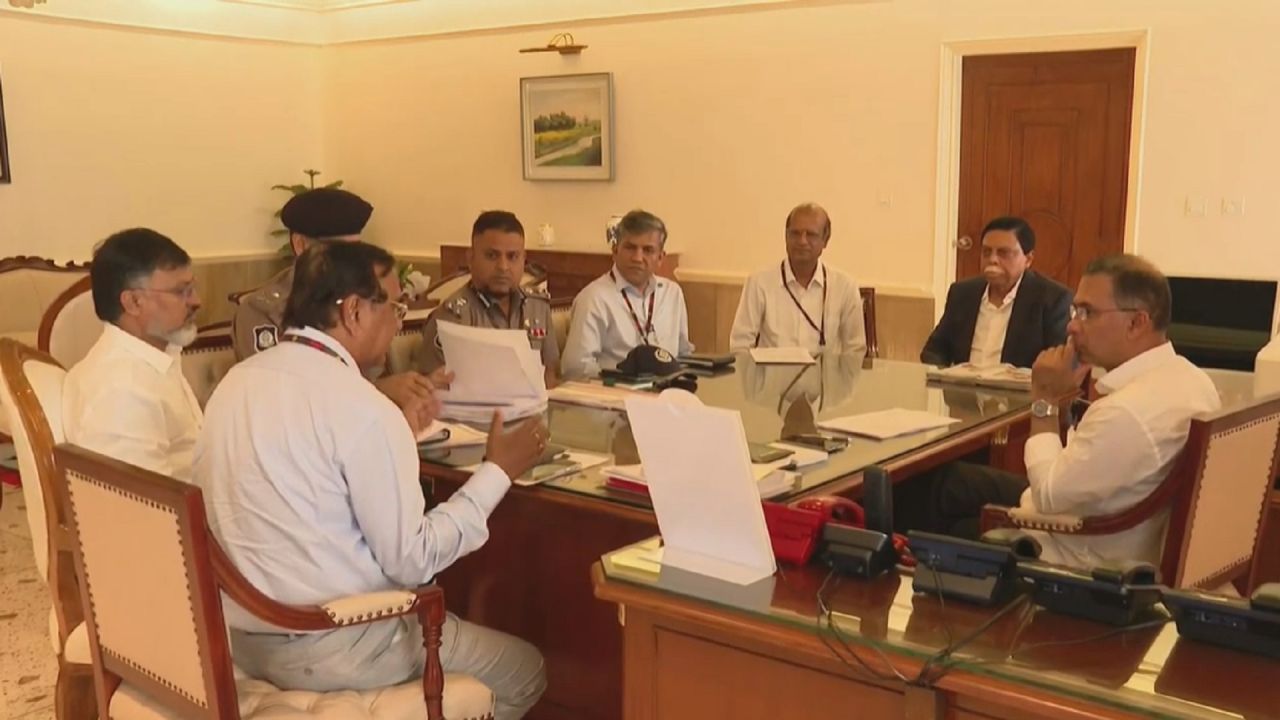 হকারদের পুনর্বাসন ও পরিচয়পত্র দেওয়ার নির্দেশ প্রধানমন্ত্রীর