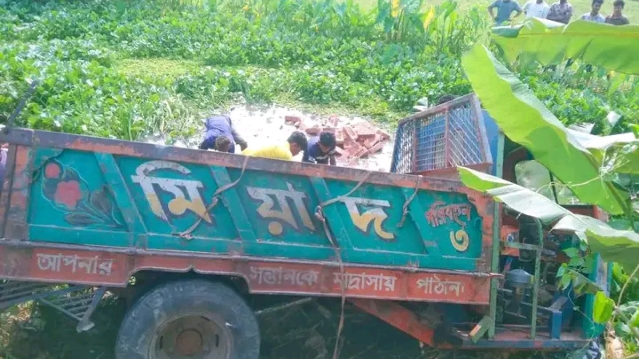 ঝালকাঠিতে ইট বোঝাই ট্রলি উল্টে শ্রমিক নিহত, আহত ২