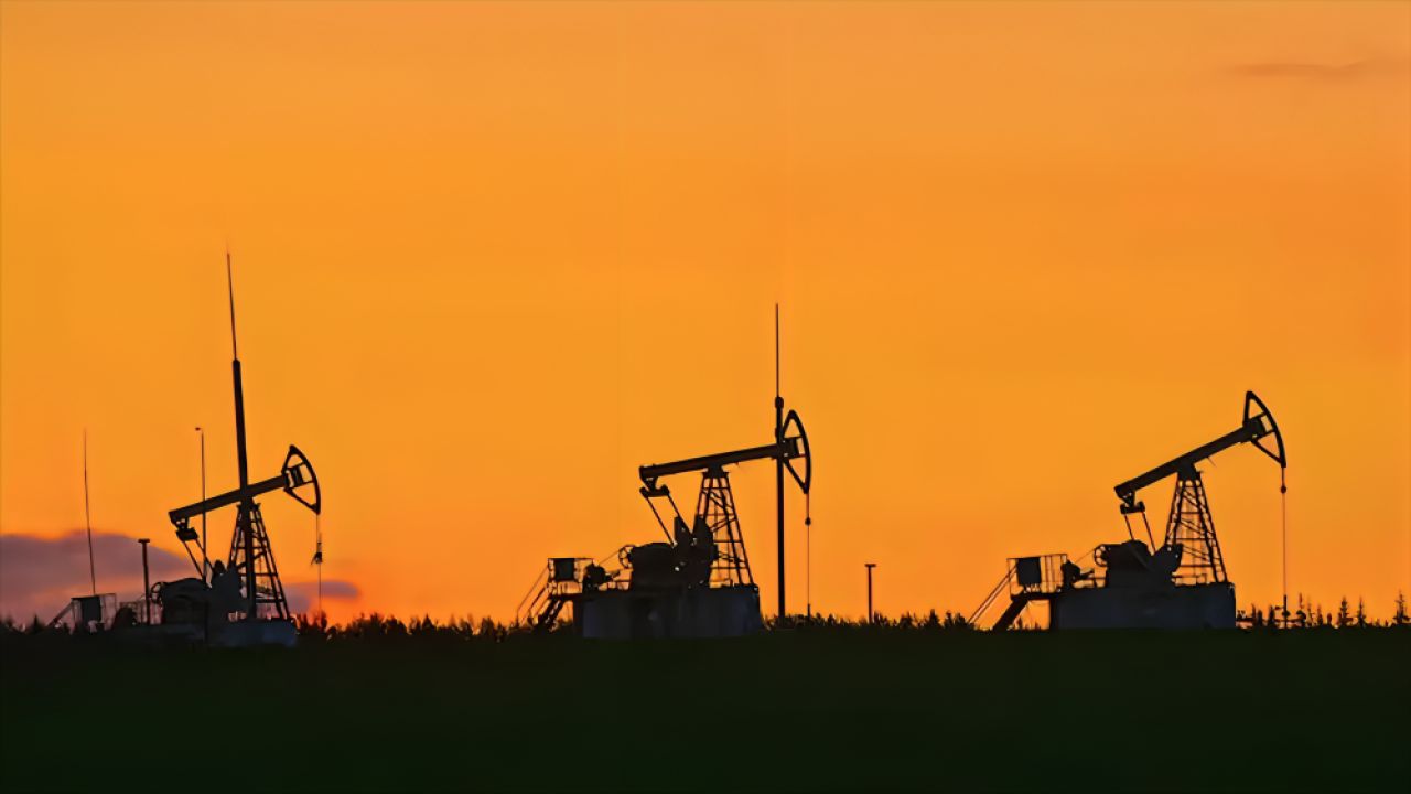 ৪ বছরের মধ্যে সর্বোচ্চ তেলের দাম