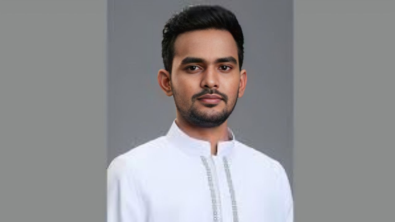 দক্ষিণ কোরিয়ার উদ্দেশে দেশ ছেড়েছেন আসিফ মাহমুদ
