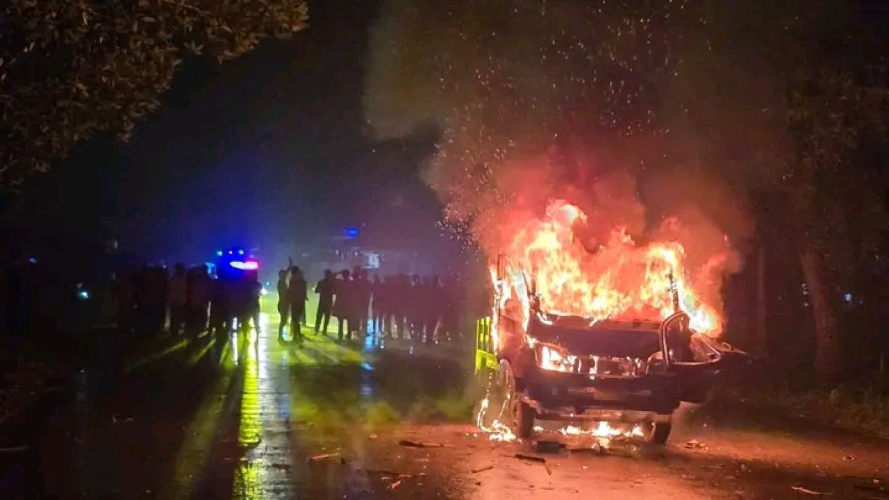 লাশের খাটিয়ায় পিকাপের ধাক্কা, পিকাপে আগুন