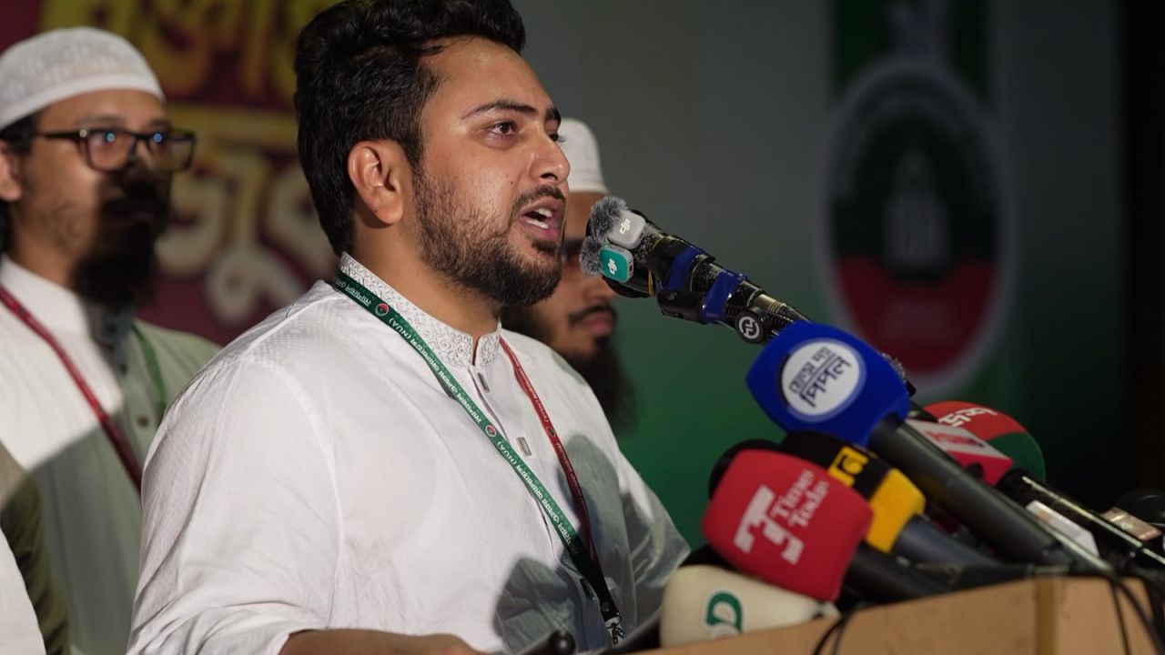 মাদ্রাসা শিক্ষার্থীদের অবদানের রাষ্ট্রীয় স্বীকৃতি দেওয়ার আহবান নাহিদ ইসলামের