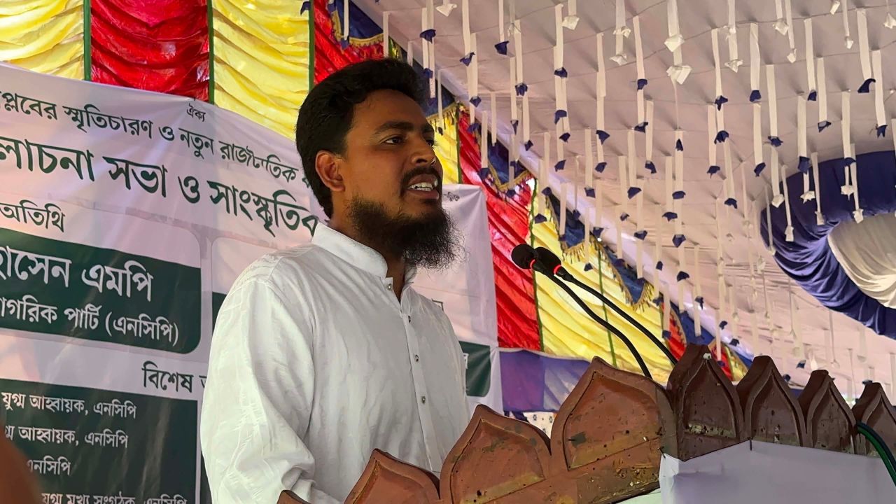 'চুপ্পু ইসলামি ব্যাংক দখল করে এস আলমের হাতে তুলে দিয়েছে'- আখতার হোসেন