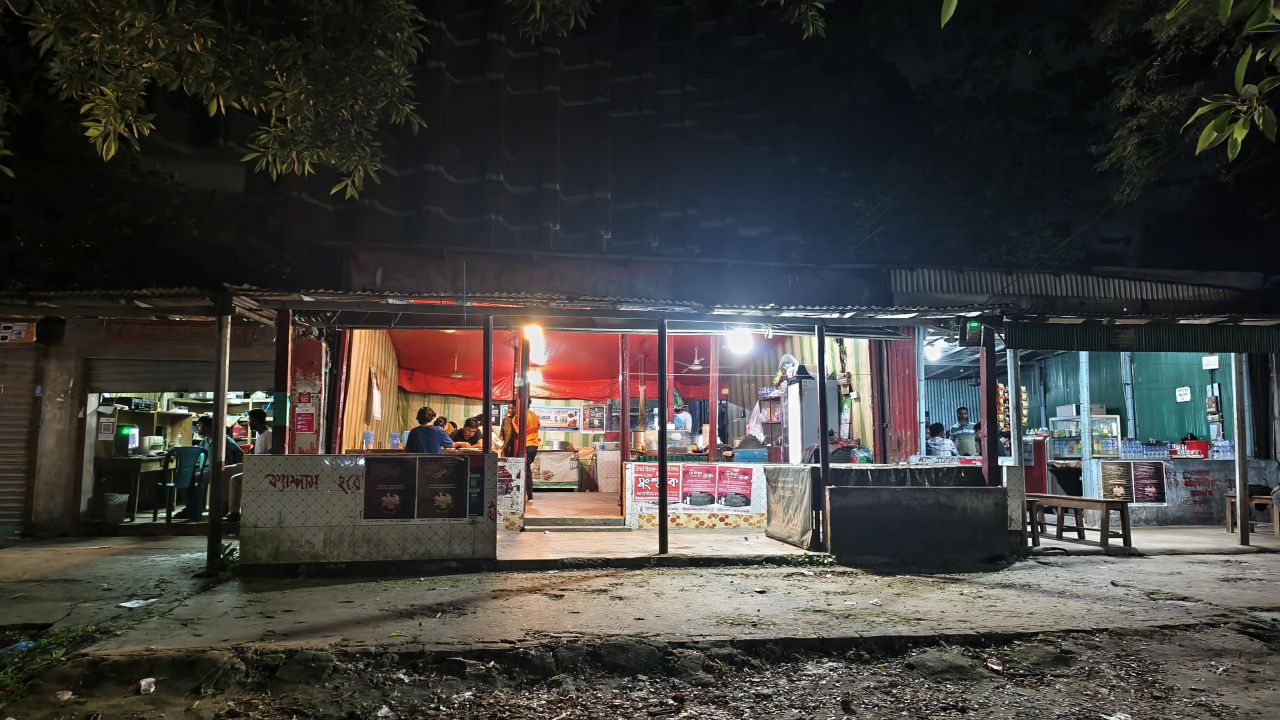 জাবিতে করপোরেট প্রতিষ্ঠানকে জায়গা দিতে ব্যবসায়ীকে উচ্ছেদ চেষ্টার অভিযোগ