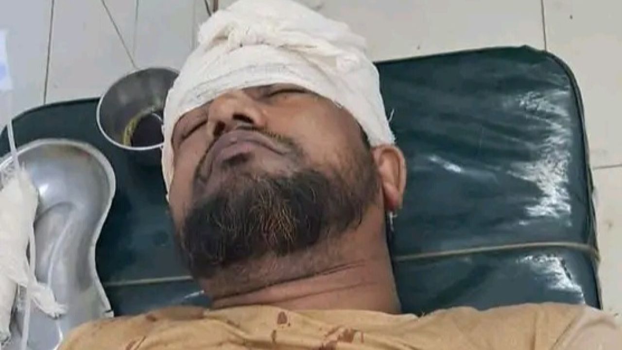 রাজাপুরের  মাদকাসক্তের হামলায় আহত ঠিকাদার 