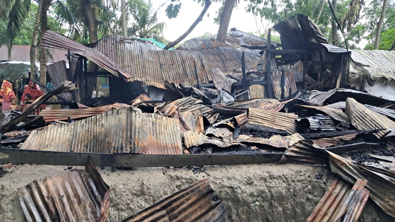 গভীর রাতে ছাত্রদল নেতার বসতবাড়িতে অগ্নিসংযোগের অভিযোগ