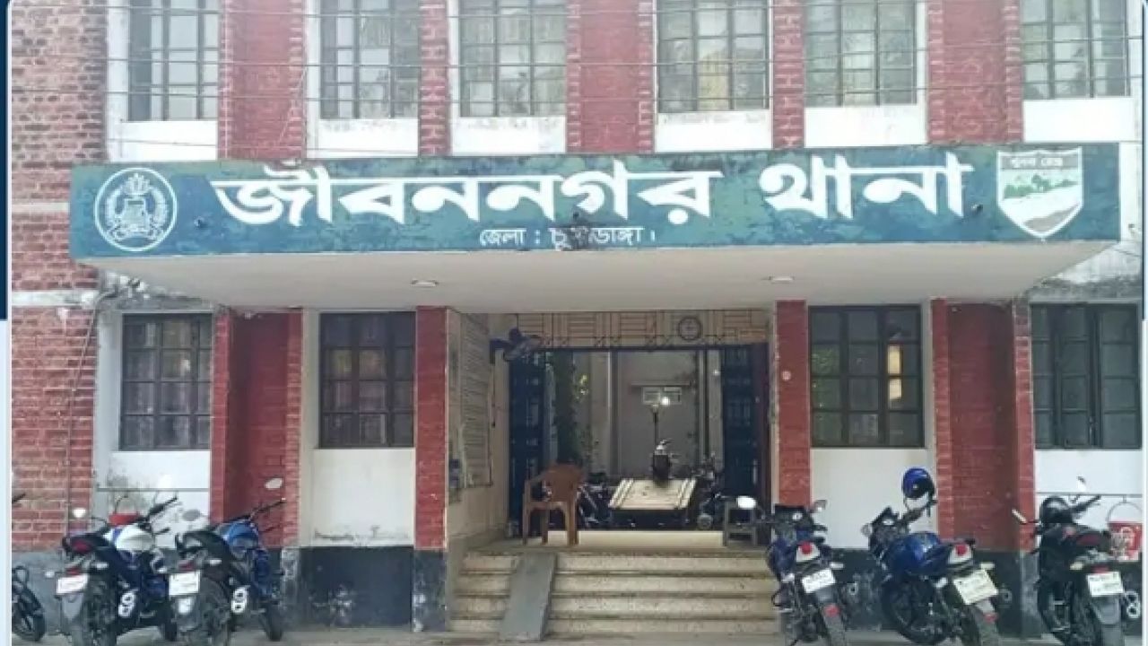 চুয়াডাঙ্গার উথলীতে দুর্গন্ধের সূত্র ধরে মিলল যুবকের অর্ধগলিত মরদেহ