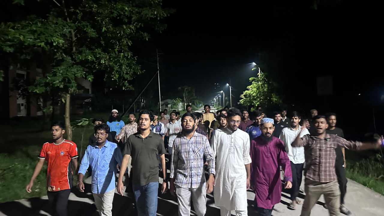 ভাইভার নম্বর বাড়ানোর প্রতিবাদে নোবিপ্রবিতে বিক্ষোভ