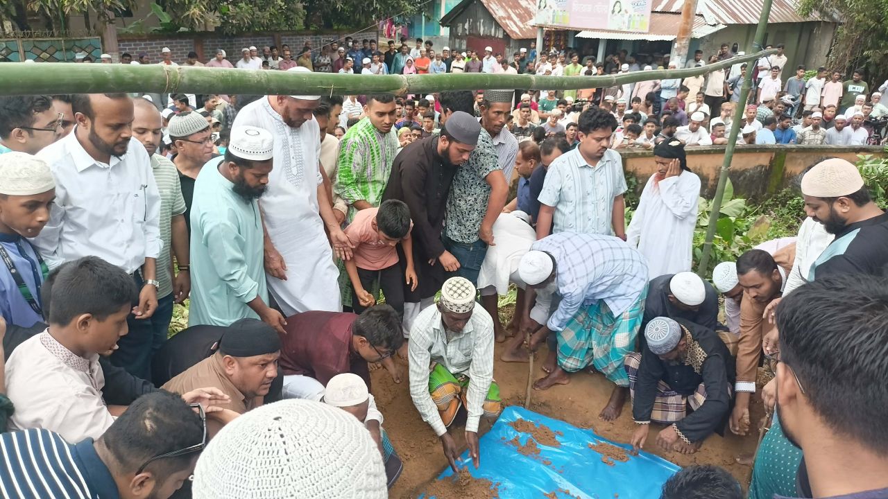 জানাজার পর অপ্রতিমের দাফন সম্পন্ন