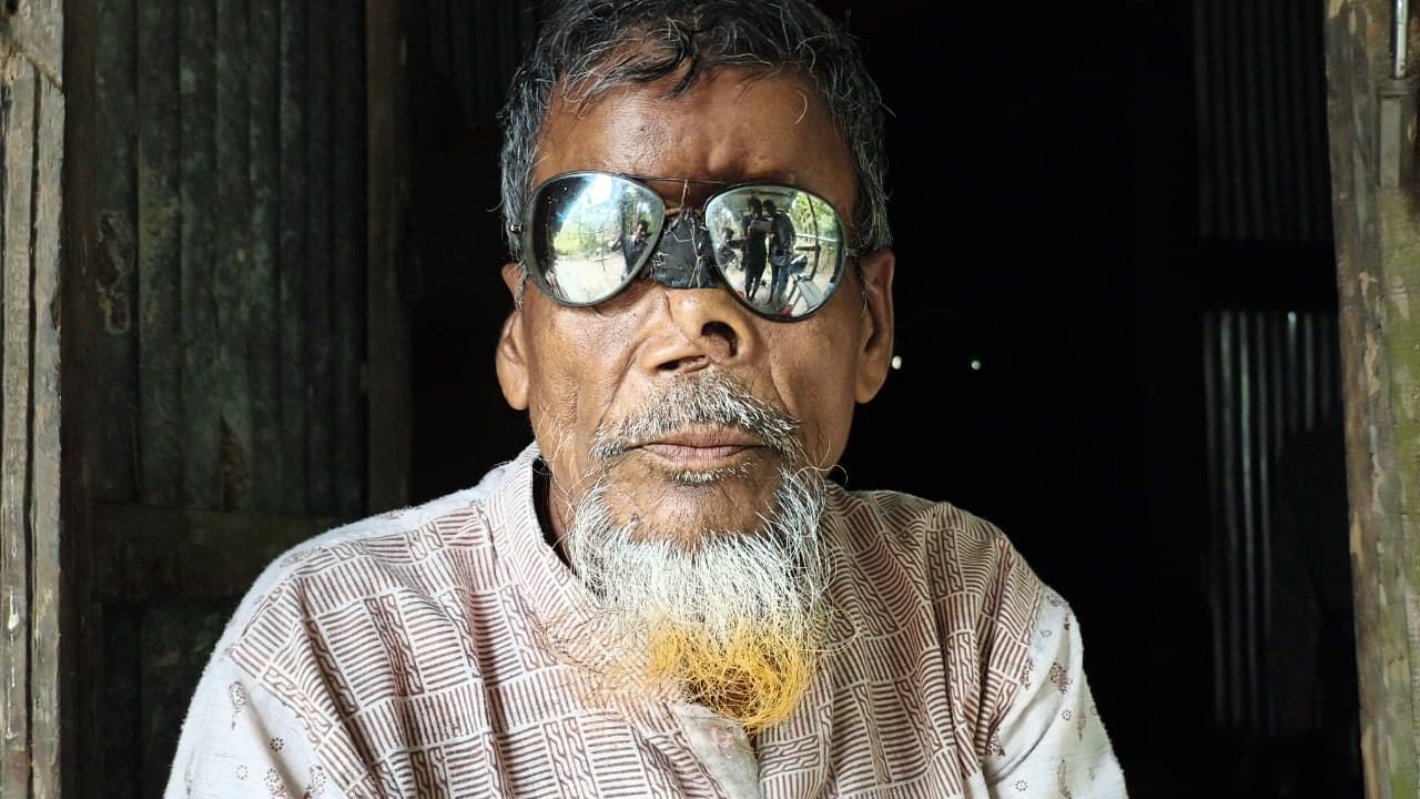 বাঘকে হারিয়েছিলেন, এখন দারিদ্র্যের কাছে হারার শঙ্কা টাইগার সামাদের