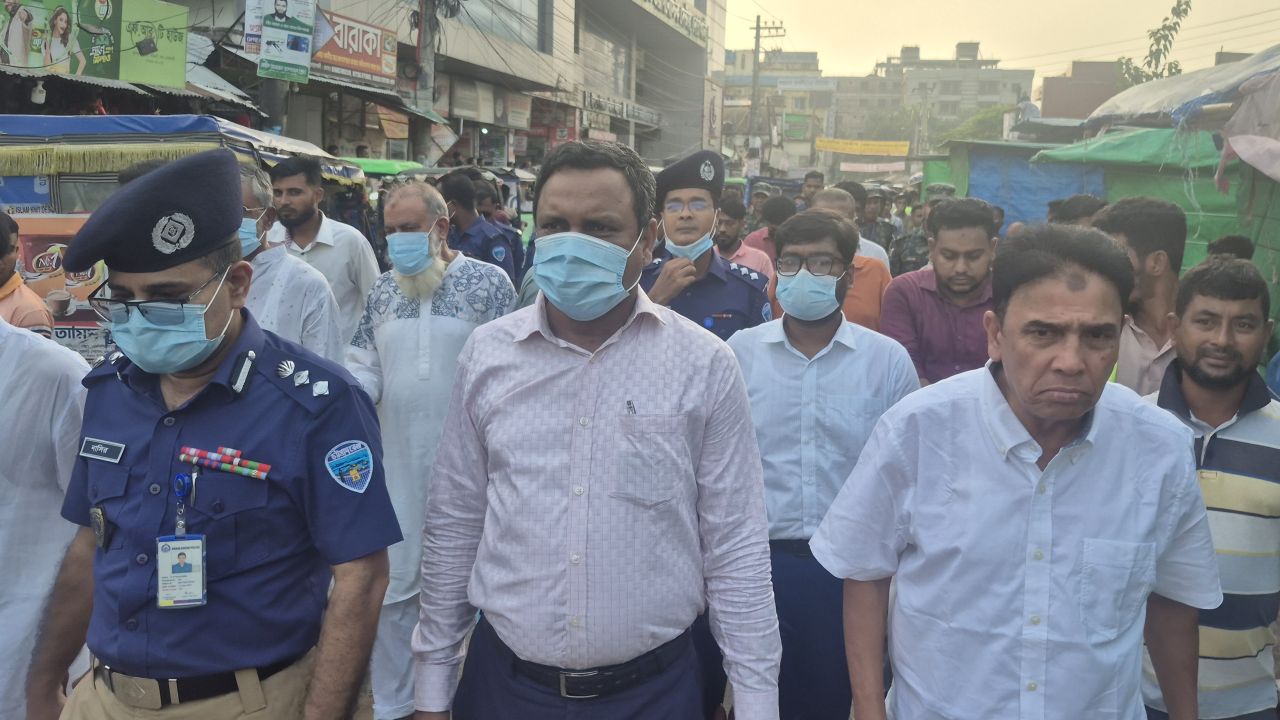 নোয়াখালীতে হাসপাতাল সড়কে উচ্ছেদ অভিযান: শতাধিক অবৈধ স্থাপনা গুঁড়িয়ে দিল প্রশাসন