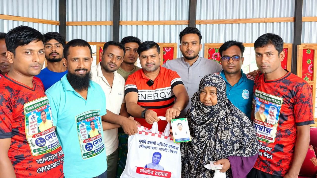 মুকসুদপুরে দুবাই প্রবাসী মতিয়ার রহমানের উদ্যোগে ৭০০ পরিবারের মাঝে খাদ্যসামগ্রী বিতরণ 