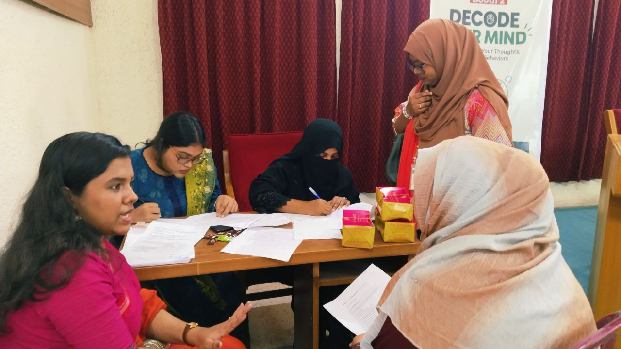 চবিতে মানসিক স্বাস্থ্য উৎসবে বিনামূল্যে কাউন্সেলিং পেলেন দুই শতাধিক শিক্ষার্থী