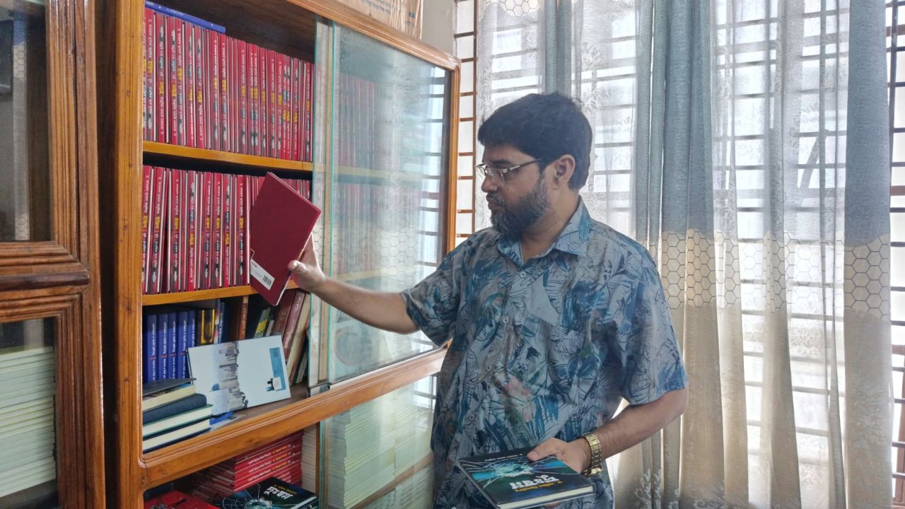 দেয়াল লিখন থেকে বইয়ের পাতায় ইবির কামরুল হাসানের সাহিত্যজীবন