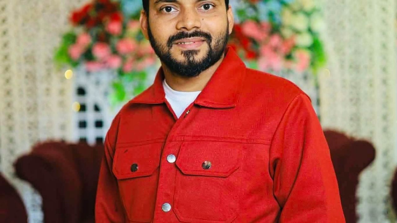 নোয়াখালীতে জামাত সমর্থিত ব্যবসায়ীকে দোকান থেকে ডেকে নিয়ে প্রকাশ্যে গুলি 