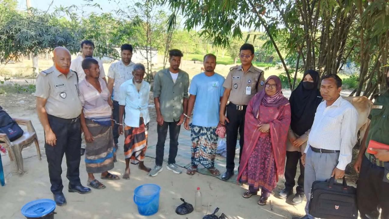 নিয়ামতপুরে ভ্রাম্যমাণ আদালতে  ৬ মাদকসেবিকে দণ্ড প্রদান